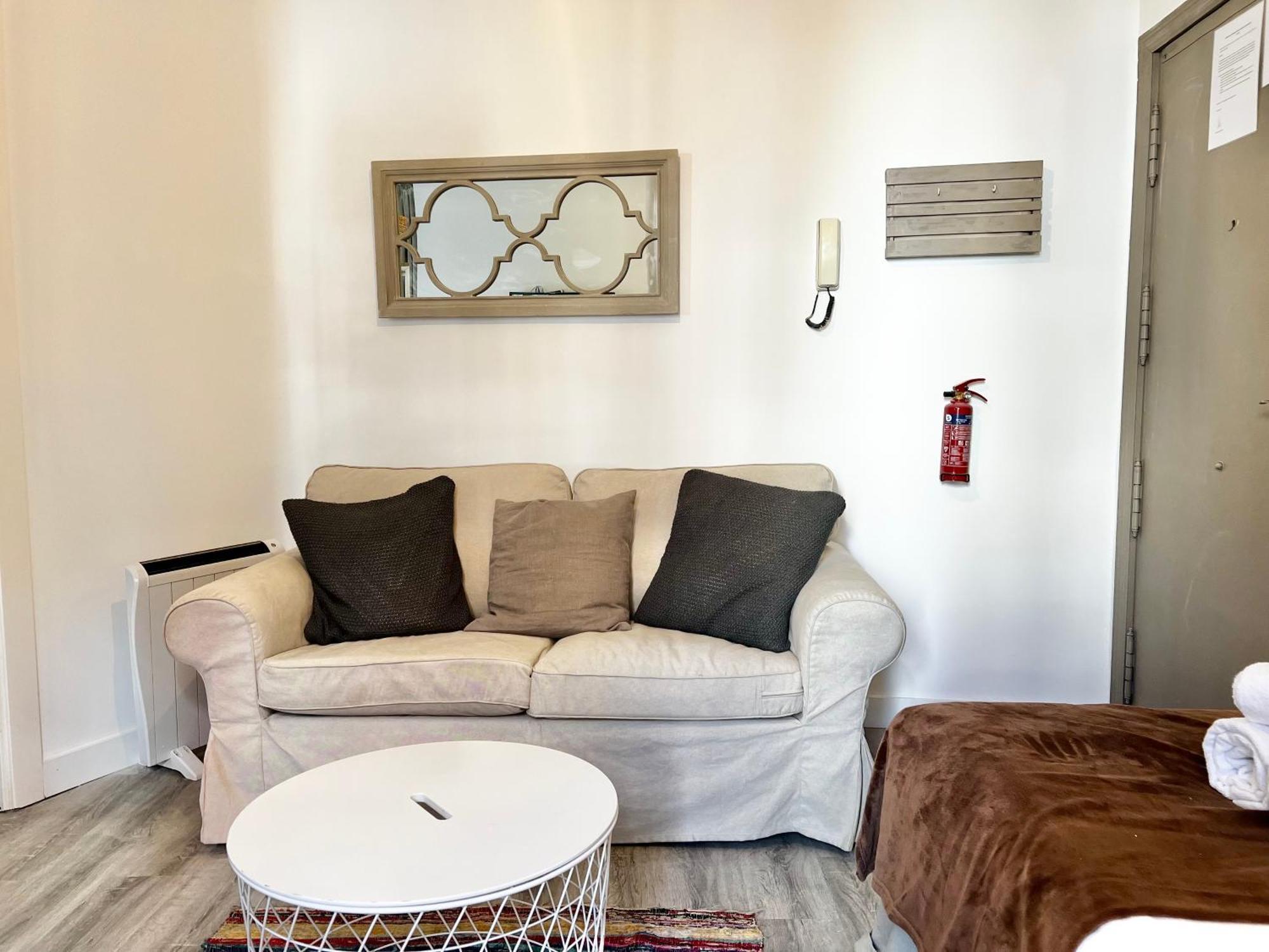 Estudio Puerta Cerrada Daire Madrid Dış mekan fotoğraf